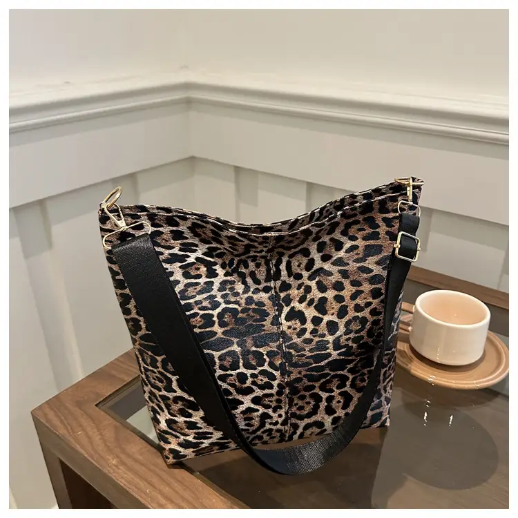 Japanese Style Leopard Print Crossbody Bag for Women - Image 3