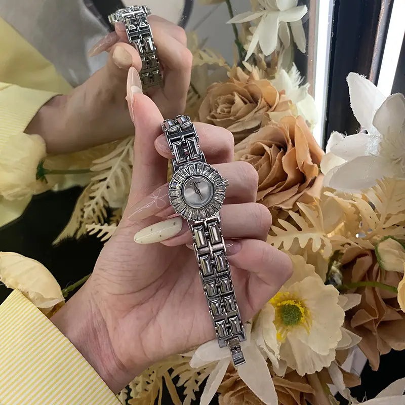 Women's Classic Silver Quartz Wristwatch with Diamond Dial - Image 3