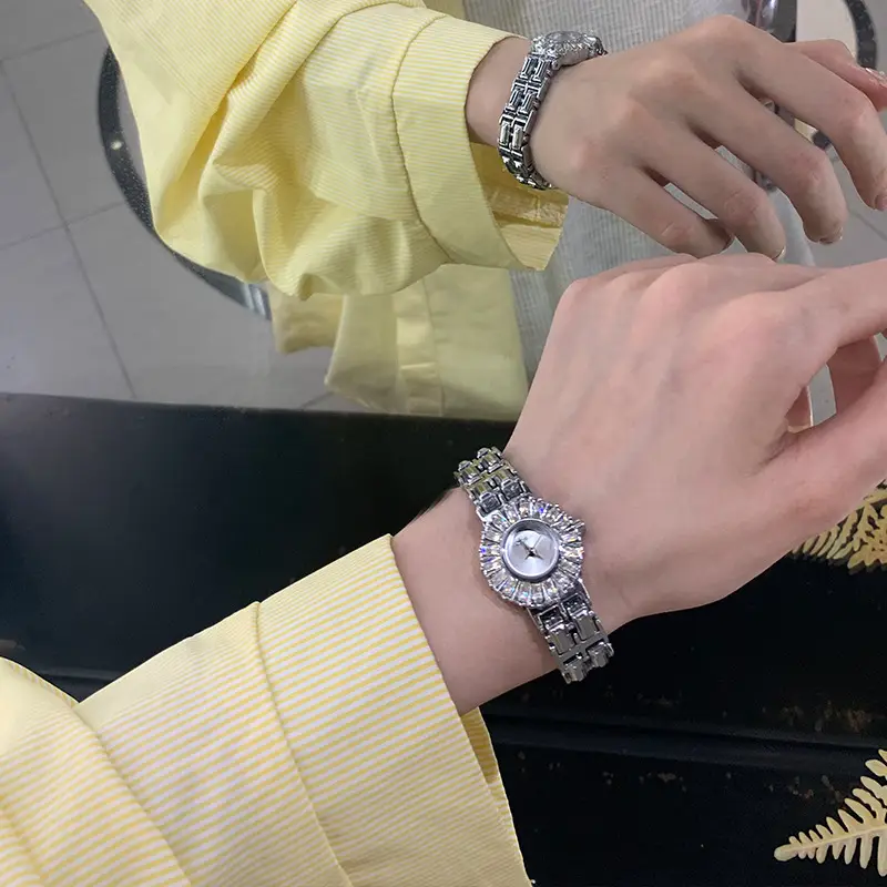 Women's Classic Silver Quartz Wristwatch with Diamond Dial - Image 4