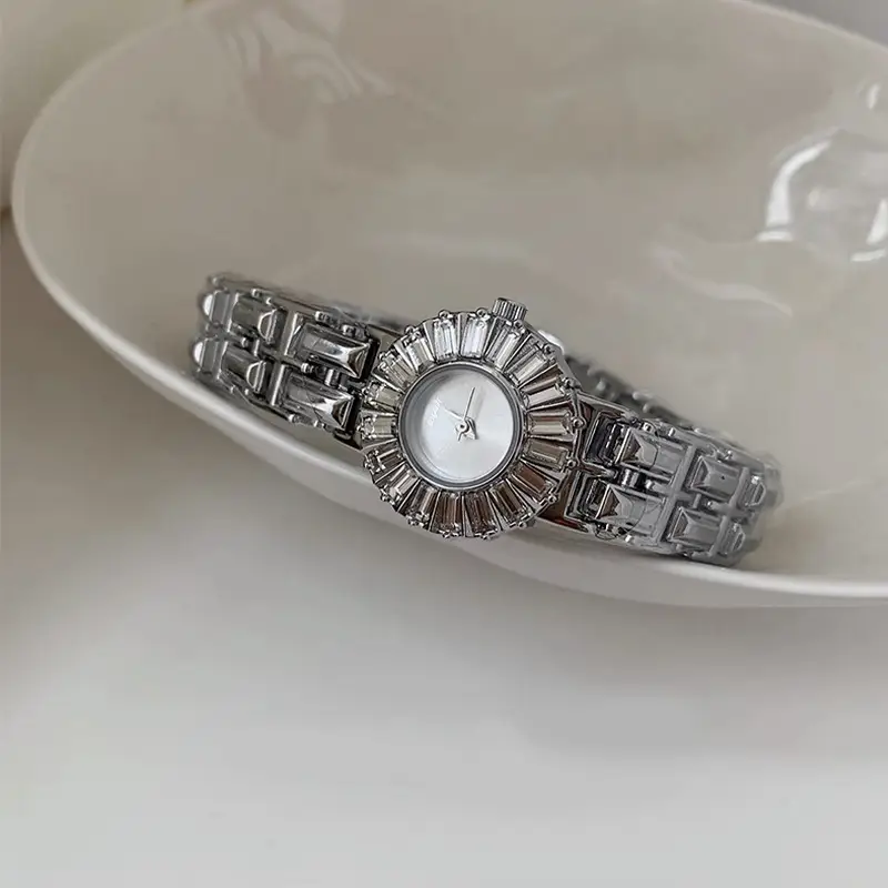 Women's Classic Silver Quartz Wristwatch with Diamond Dial - Image 5