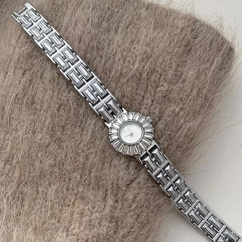 Women's Classic Silver Quartz Wristwatch with Diamond Dial - Image 6