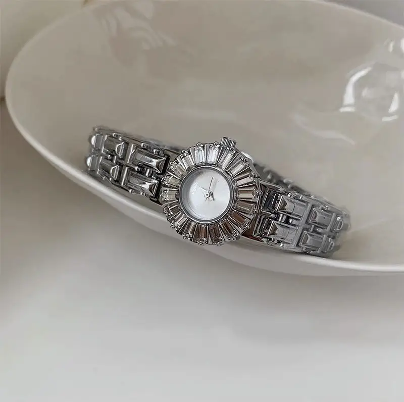 Women's Classic Silver Quartz Wristwatch with Diamond Dial — feature 7