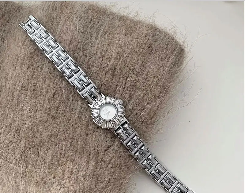 Women's Classic Silver Quartz Wristwatch with Diamond Dial — feature 8