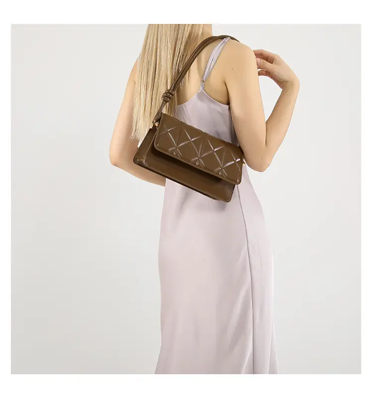 Women's French Niche Quilted Shoulder Bag Beige 2024 — feature 23