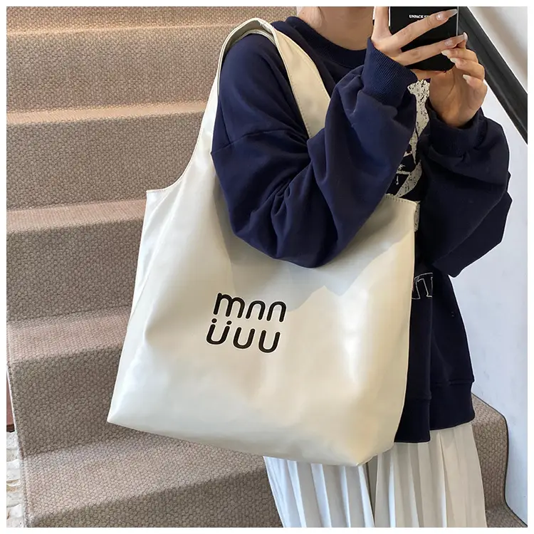 Women's Black PU Leather Commuter Bag 2026 — feature 11