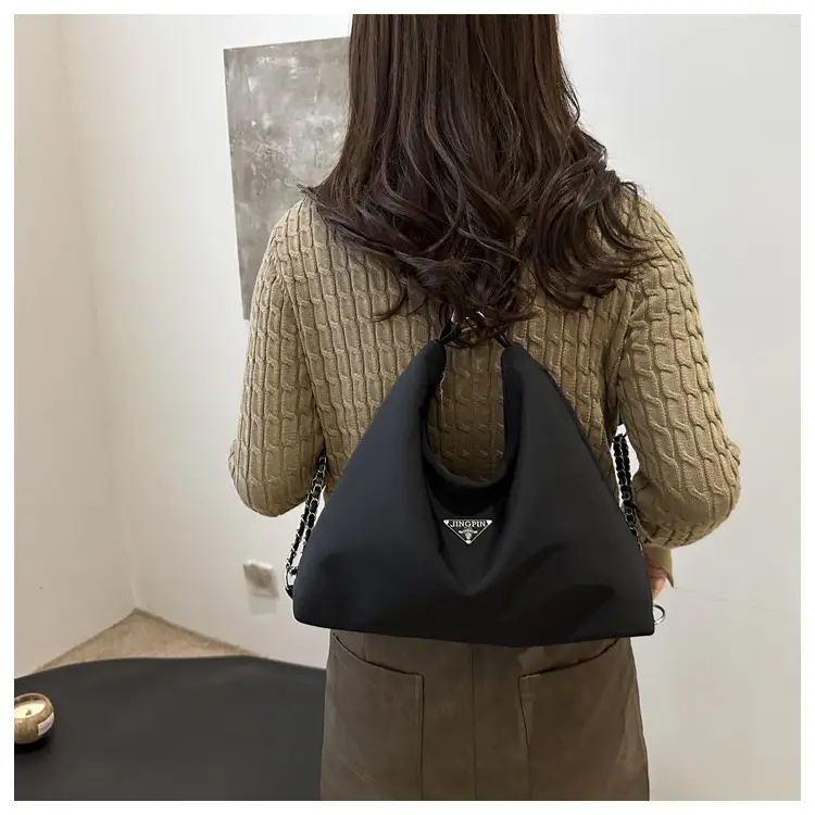 Black Women's Large Capacity Shoulder Bag — feature 12