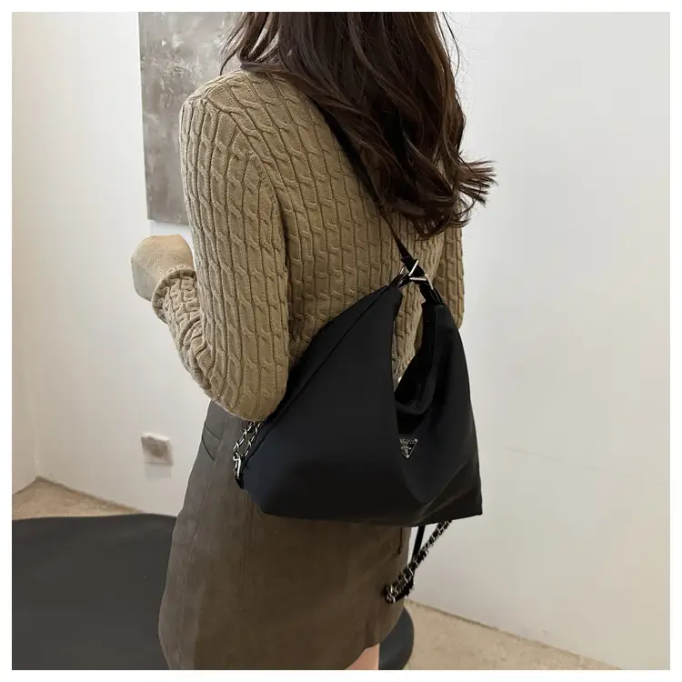 Black Women's Large Capacity Shoulder Bag — feature 13