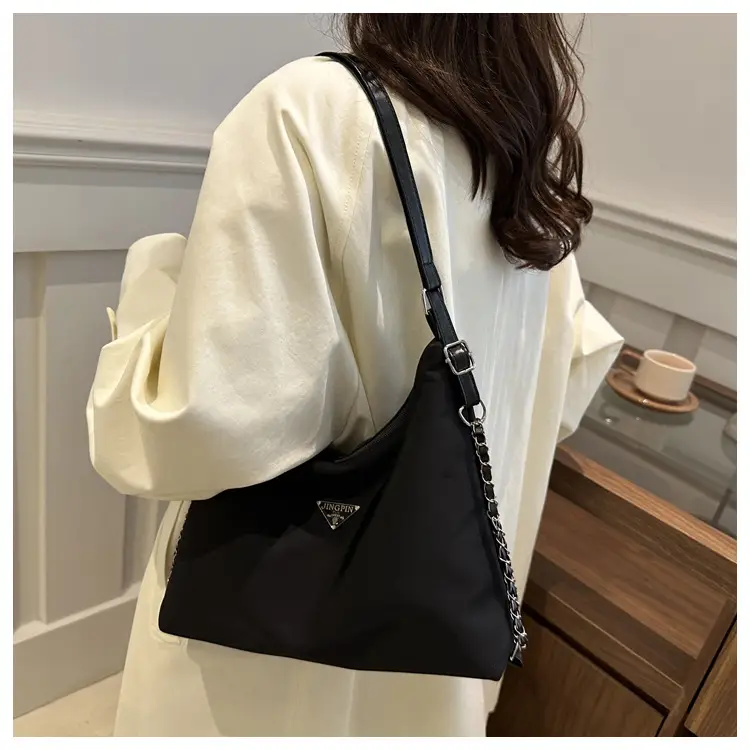 Black Women's Large Capacity Shoulder Bag — feature 16
