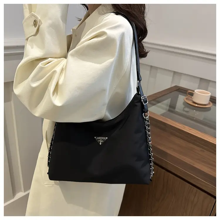 Black Women's Large Capacity Shoulder Bag — feature 17