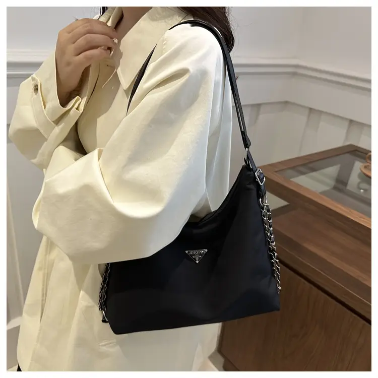 Black Women's Large Capacity Shoulder Bag — feature 18