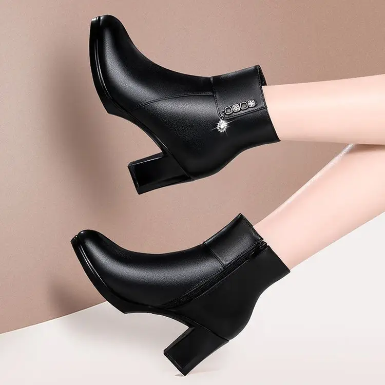Women's Black Faux Leather Middle Heel Boots — feature 11