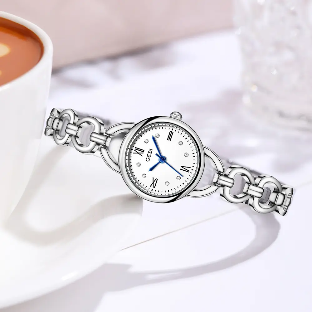 Women's Gold Quartz Bracelet Watch with Chain Strap
