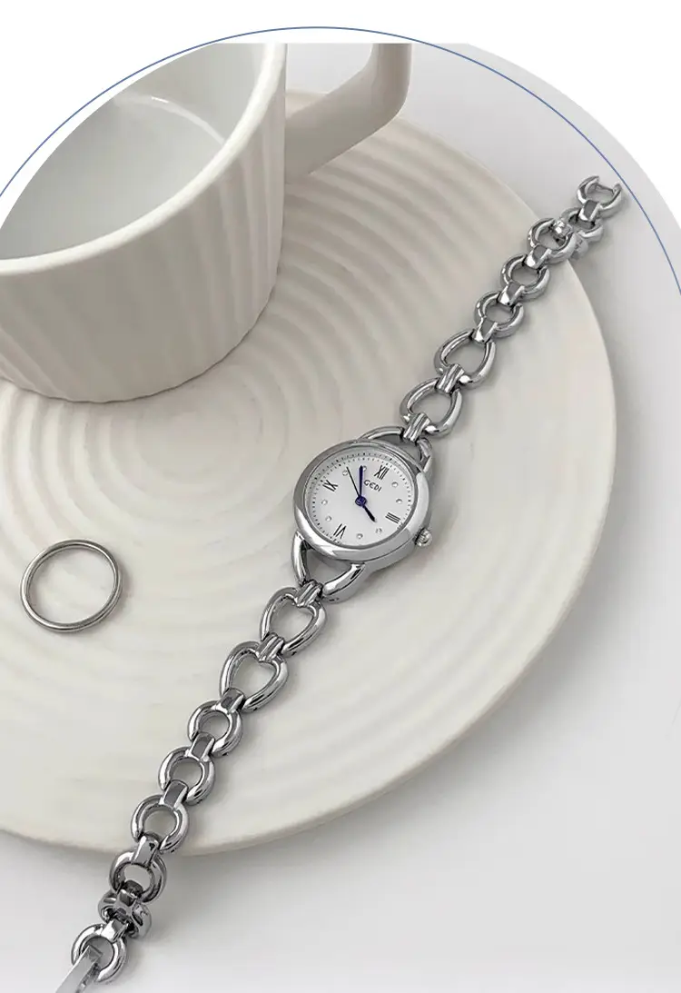 Women's Gold Quartz Bracelet Watch with Chain Strap — feature 5