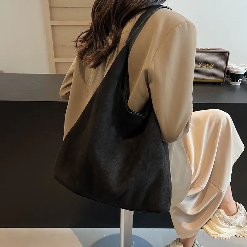 Women Retro Large Capacity Shoulder Bag Black American Style - Image 6