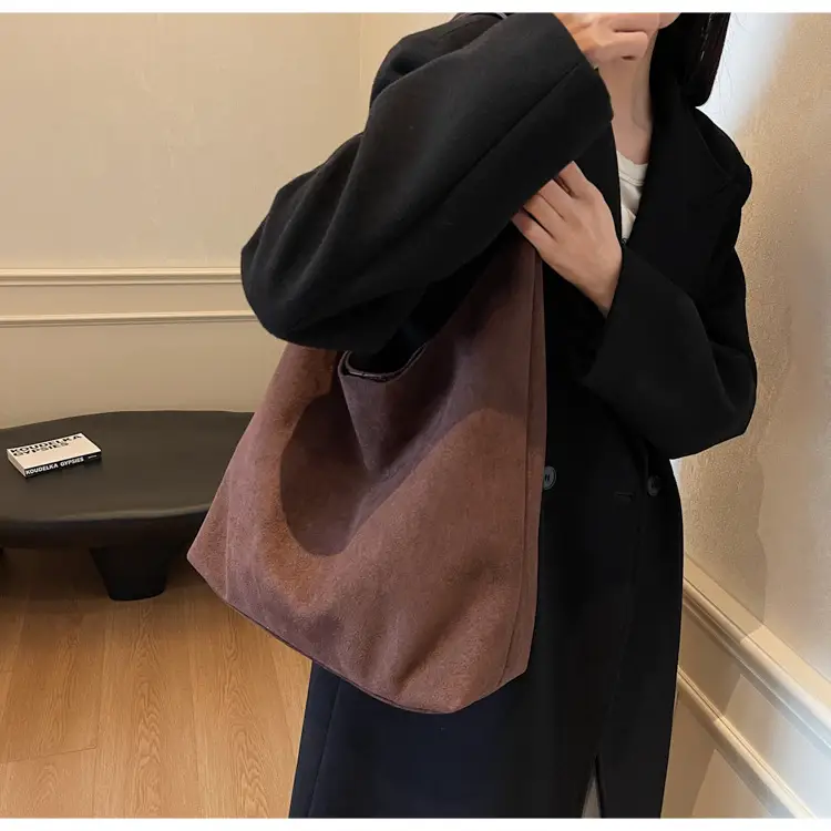 Women Retro Large Capacity Shoulder Bag Black American Style — feature 11