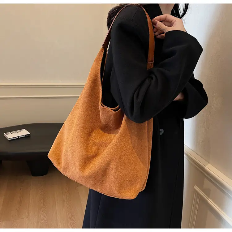 Women Retro Large Capacity Shoulder Bag Black American Style — feature 13
