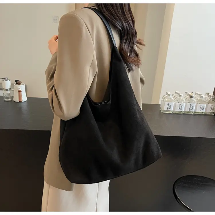 Women Retro Large Capacity Shoulder Bag Black American Style — feature 16