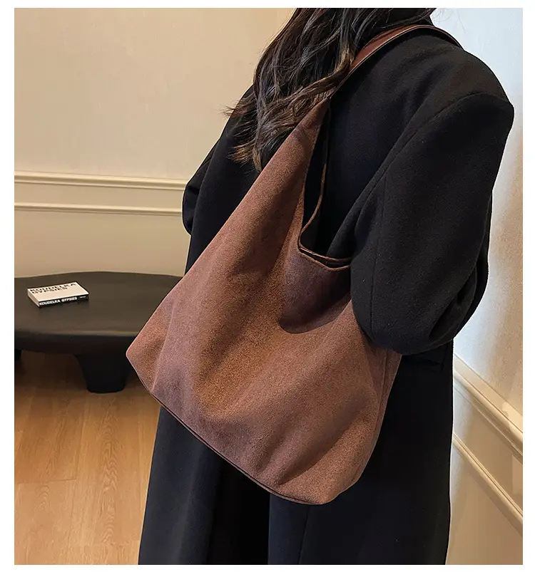 Women Retro Large Capacity Shoulder Bag Black American Style — feature 2