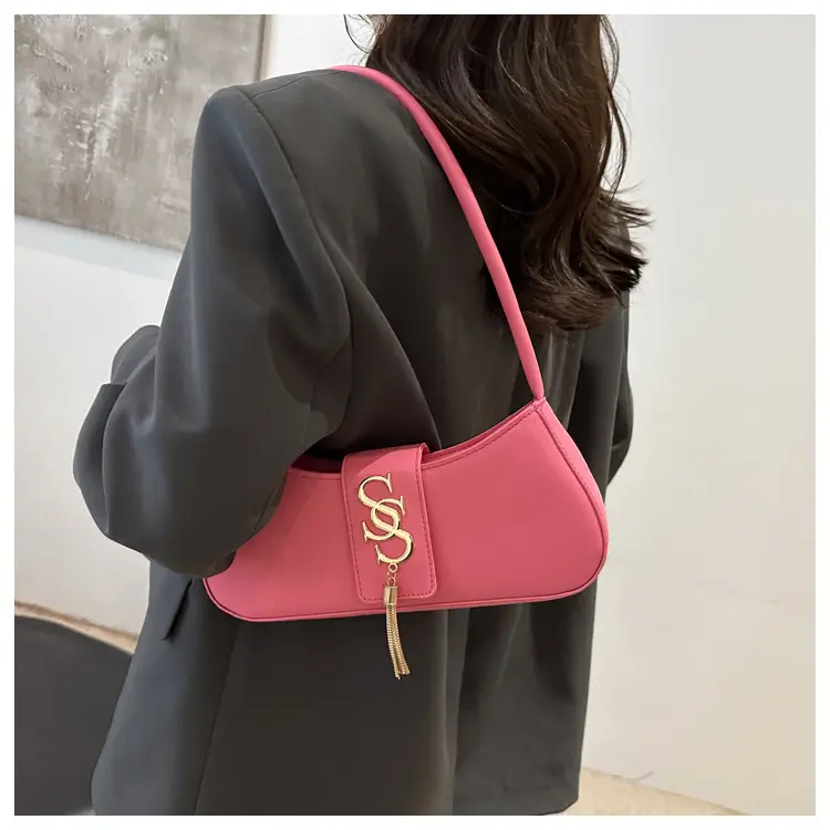 Women's Brown GG Logo Shoulder Bag 2025 — feature 10