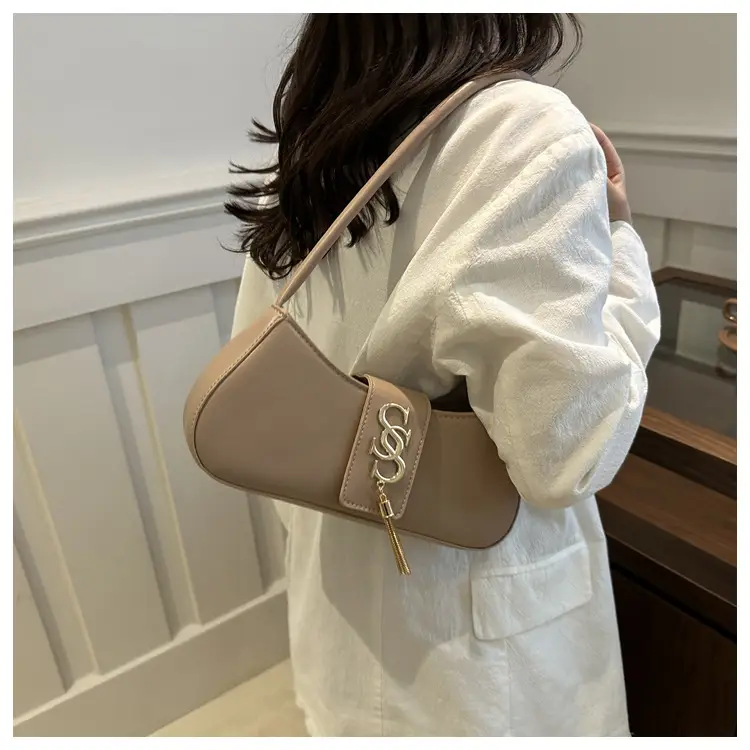 Women's Brown GG Logo Shoulder Bag 2025 — feature 14
