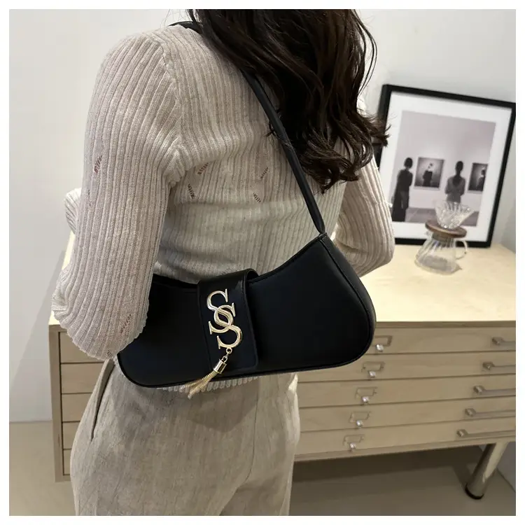 Women's Brown GG Logo Shoulder Bag 2025 — feature 20