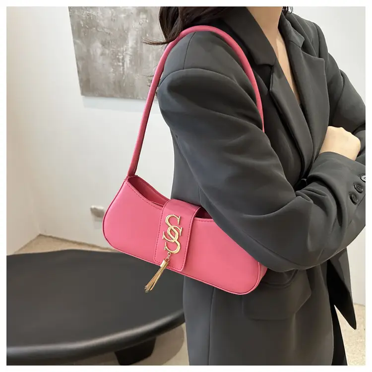 Women's Brown GG Logo Shoulder Bag 2025 — feature 9