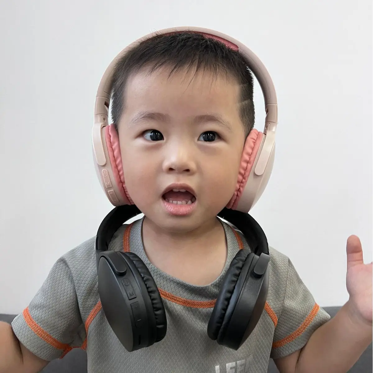 Wireless Headset for Sports & Gaming with Bluetooth Connectivity - Image 7