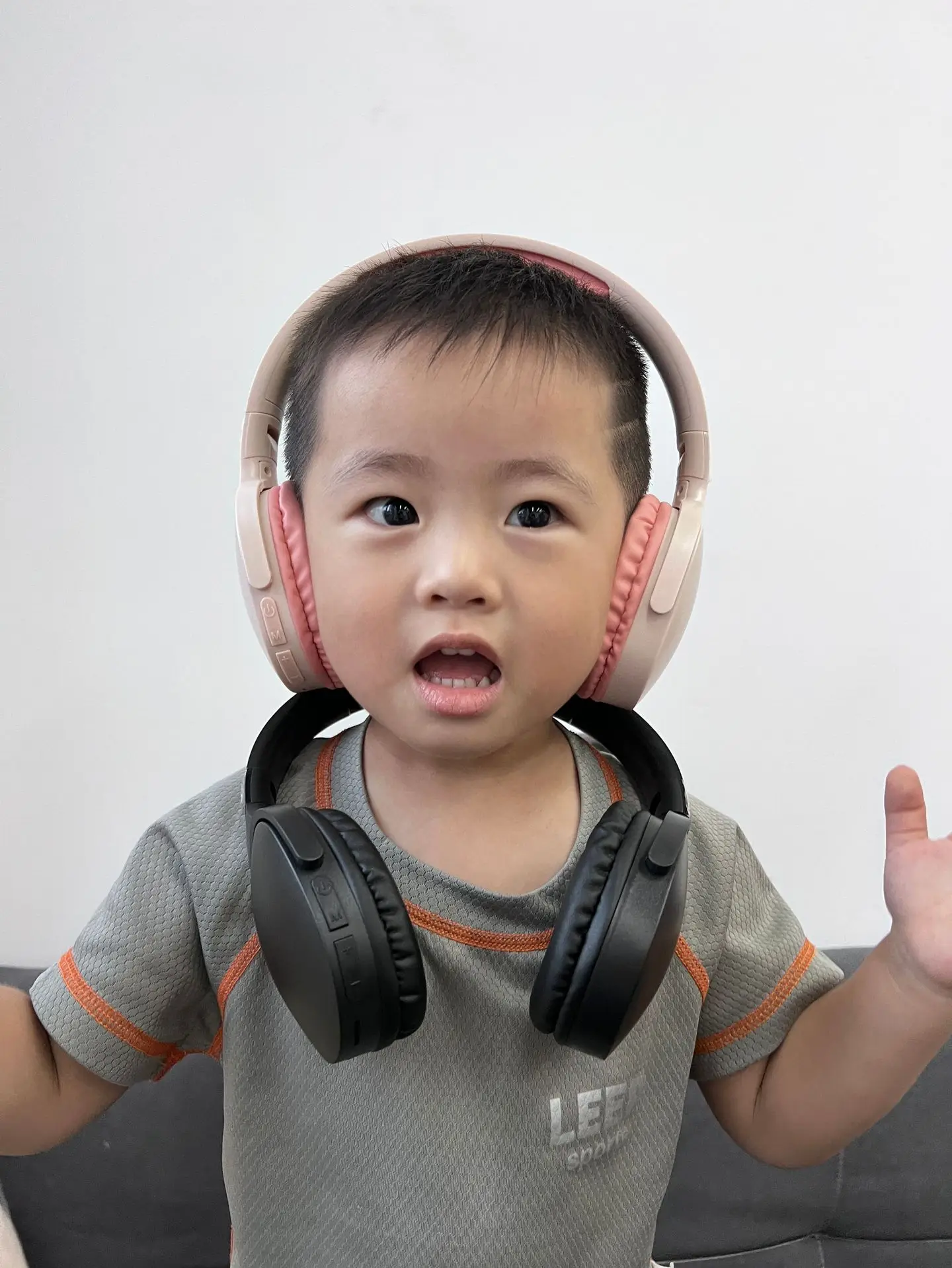 Wireless Headset for Sports & Gaming with Bluetooth Connectivity β feature 2