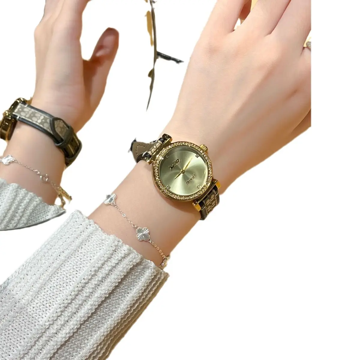 Gold Plated Women's Quartz Watch with Two Needles - Image 5