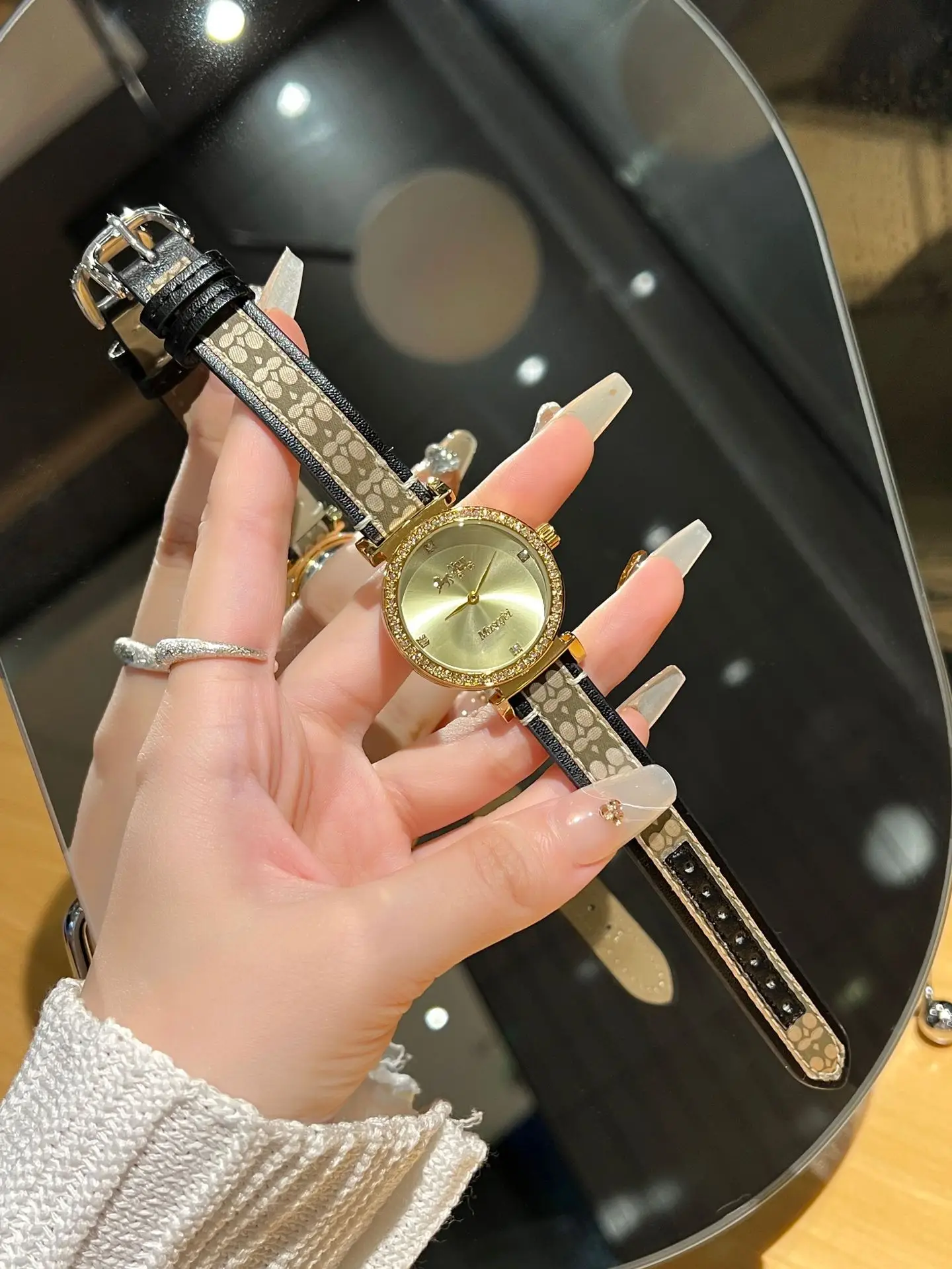 Gold Plated Women's Quartz Watch with Two Needles — feature 5