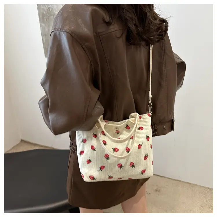 Large Capacity Ethnic Crossbody Bag Women 2024 New Canvas Commuter — feature 15