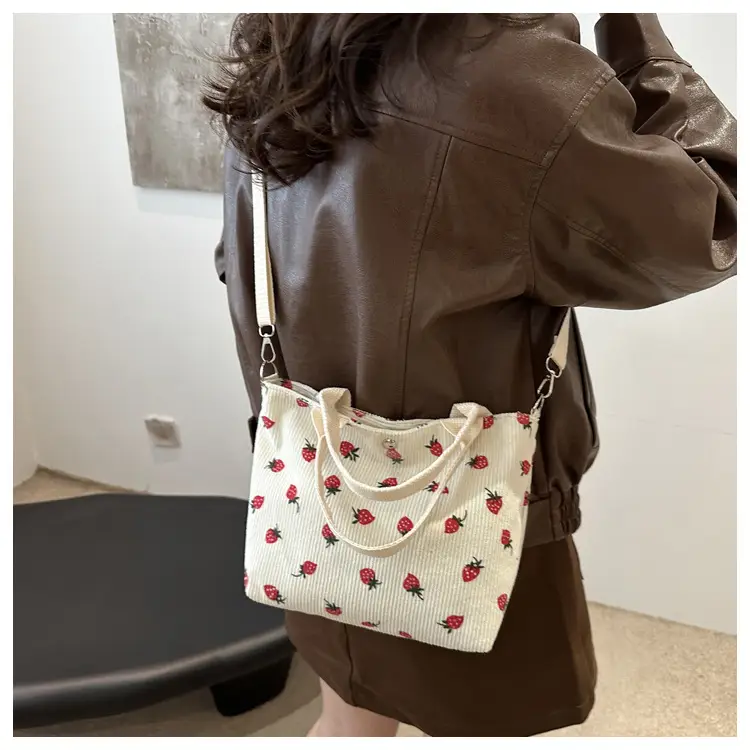 Large Capacity Ethnic Crossbody Bag Women 2024 New Canvas Commuter — feature 17