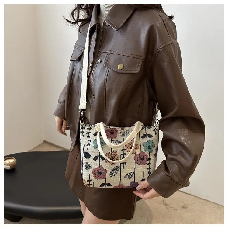 Large Capacity Ethnic Crossbody Bag Women 2024 New Canvas Commuter — feature 6