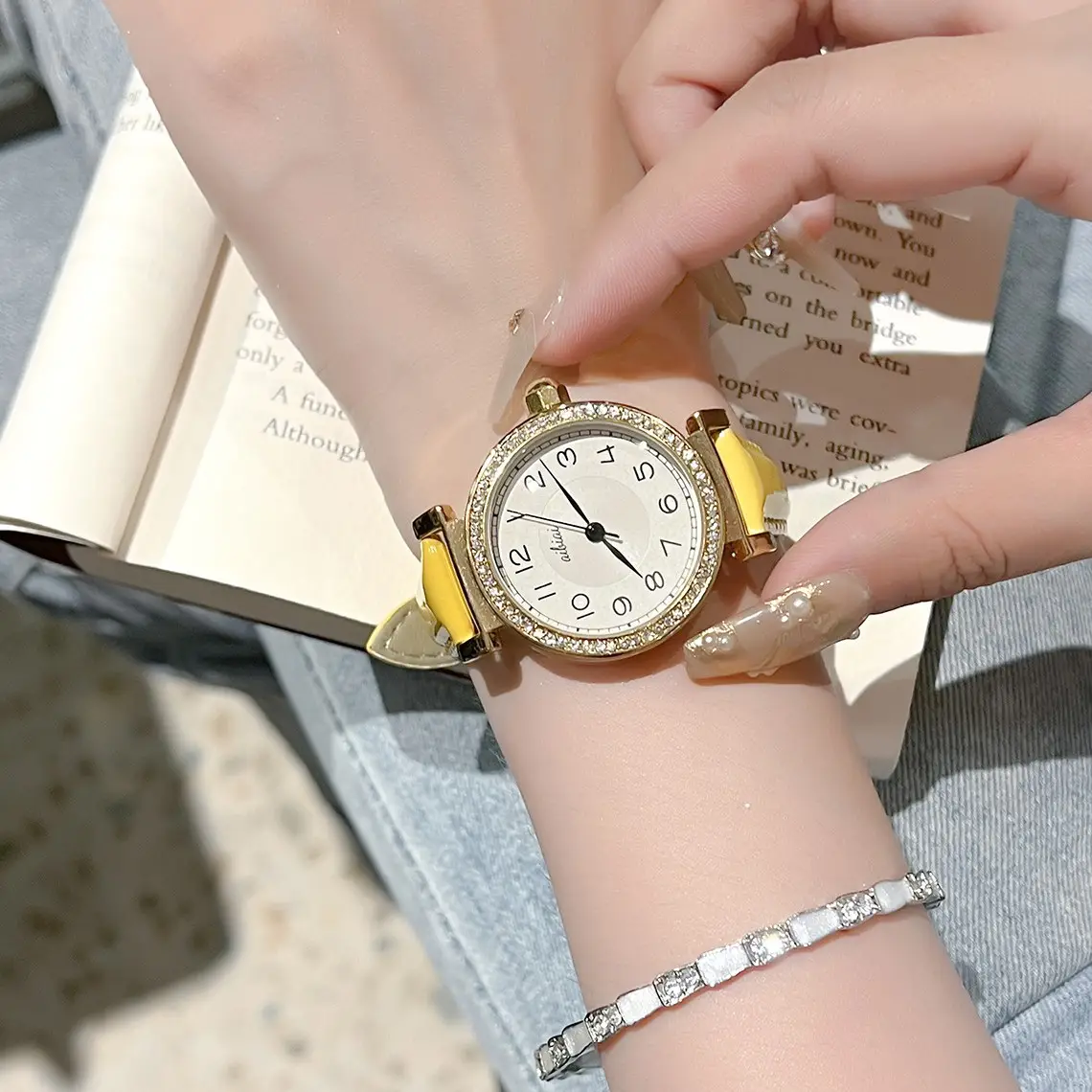 Vintage Women's Quartz Watch with Yellow Leather Band - Image 6