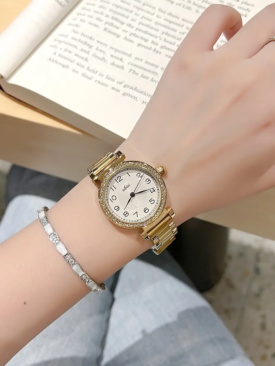 Vintage Women's Quartz Watch with Yellow Leather Band — feature 1