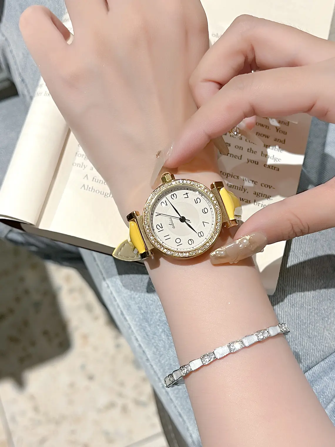 Vintage Women's Quartz Watch with Yellow Leather Band — feature 2