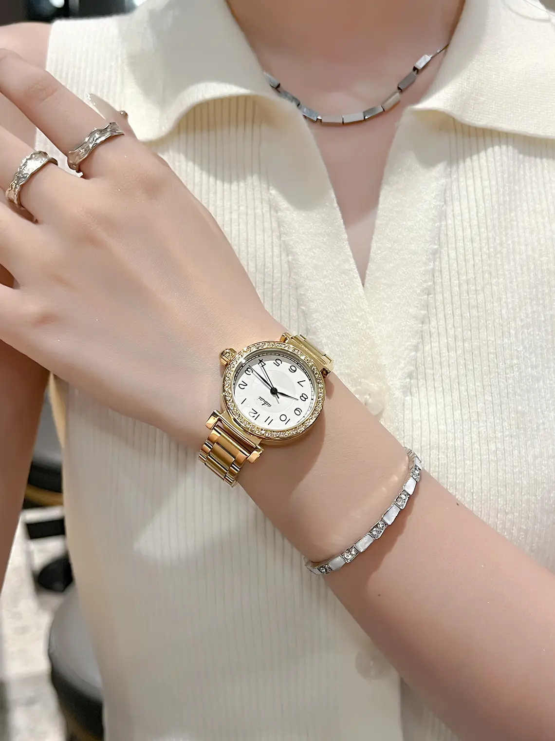 Vintage Women's Quartz Watch with Yellow Leather Band — feature 3