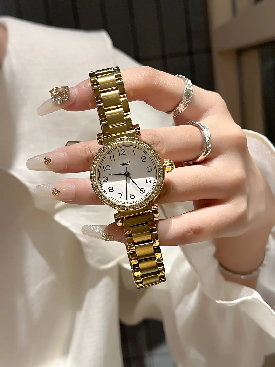 Vintage Women's Quartz Watch with Yellow Leather Band — feature 4