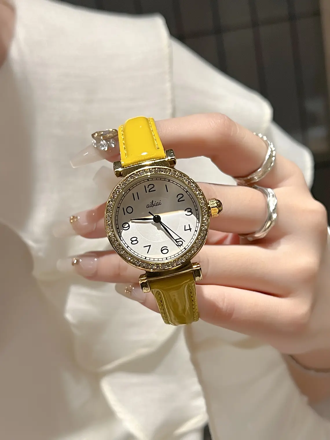 Vintage Women's Quartz Watch with Yellow Leather Band — feature 5