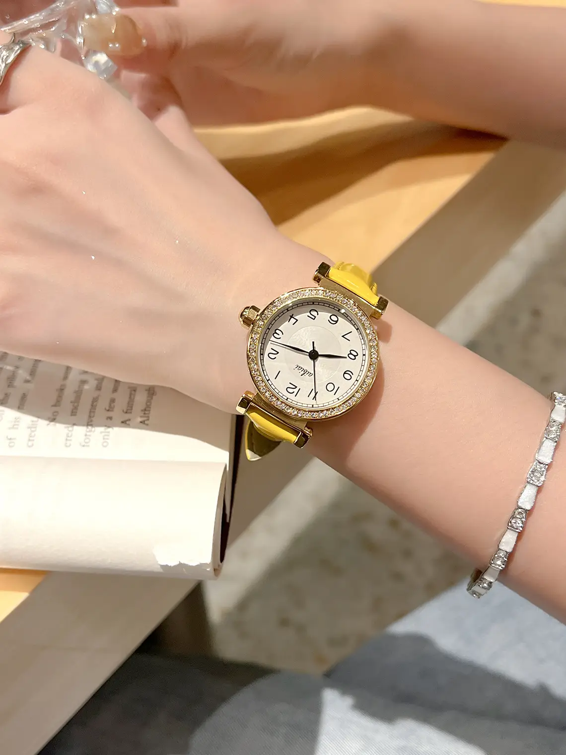 Vintage Women's Quartz Watch with Yellow Leather Band — feature 6
