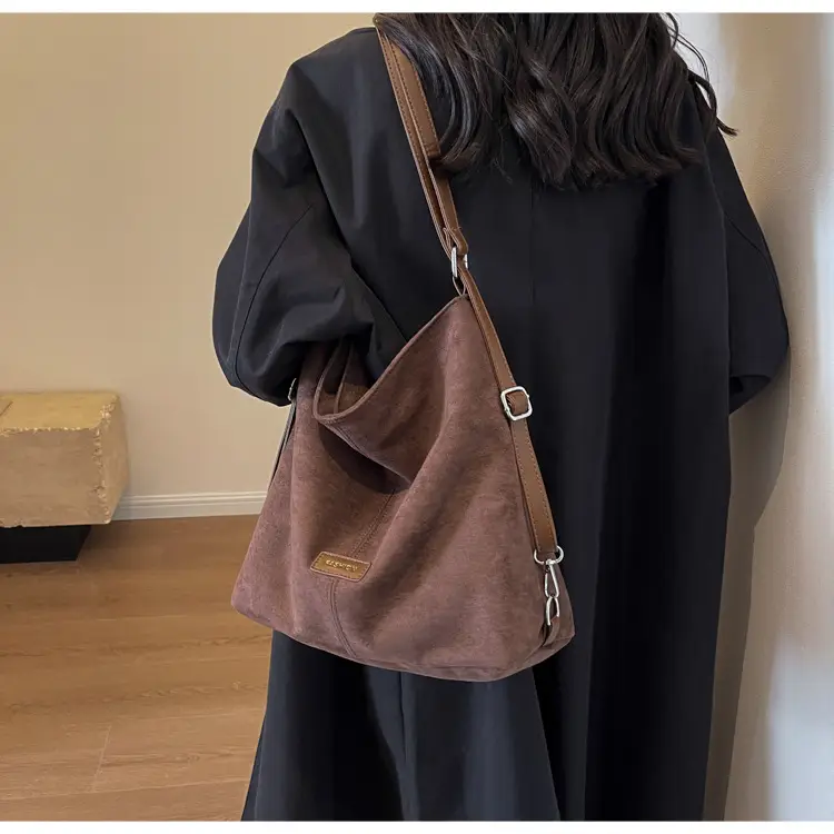 Black Retro Commuter Tote Bag Women 2024 — feature 10