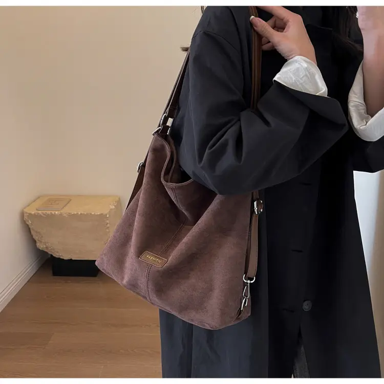 Black Retro Commuter Tote Bag Women 2024 — feature 8