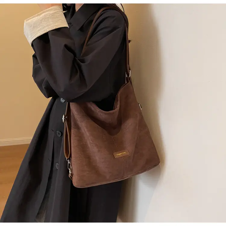 Black Retro Commuter Tote Bag Women 2024 — feature 9