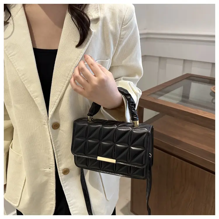 Women Rhombic Quilted Handbag White Black Shoulder Crossbody — feature 9