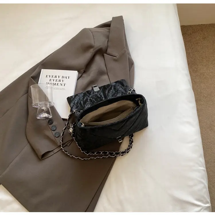 Women's Cream Chain Shoulder Bag Autumn Winter — feature 7