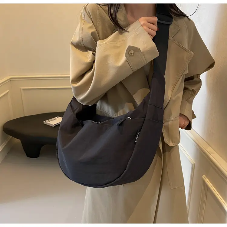 Women's Casual Crossbody Bag Large Capacity Nylon Cloth 2024 — feature 10