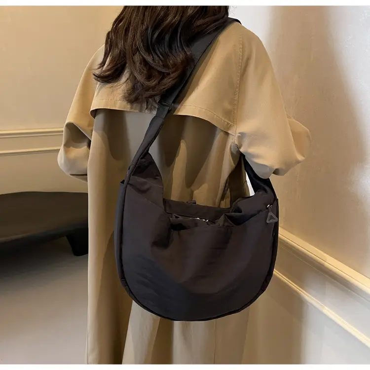 Women's Casual Crossbody Bag Large Capacity Nylon Cloth 2024 — feature 13