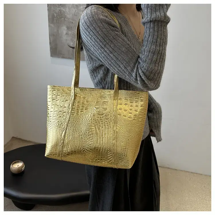 2024 Fashion Large Crocodile Tote Bag Patent Leather Women — feature 11