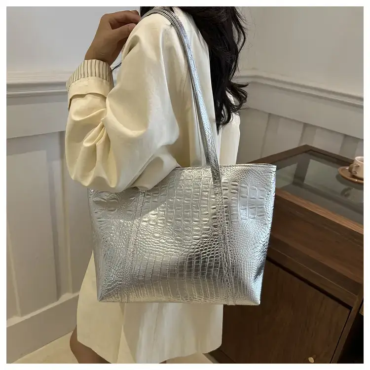 2024 Fashion Large Crocodile Tote Bag Patent Leather Women — feature 13