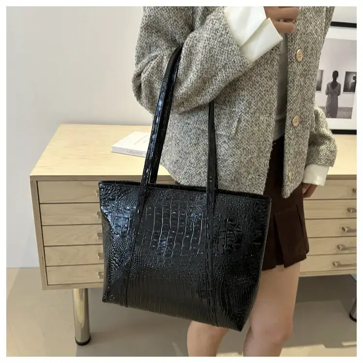 2024 Fashion Large Crocodile Tote Bag Patent Leather Women — feature 15